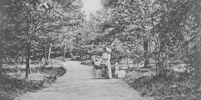 Spaziergang in Monplaisir um 1900